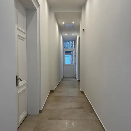 Apartment La